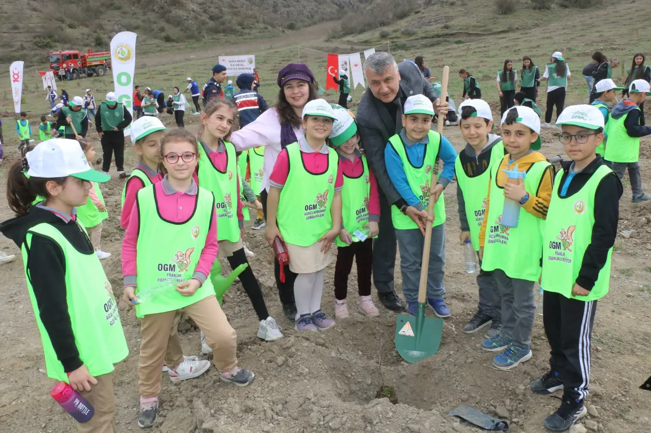 Amasya’da Minik Eller Fidanlarla Buluştu 4