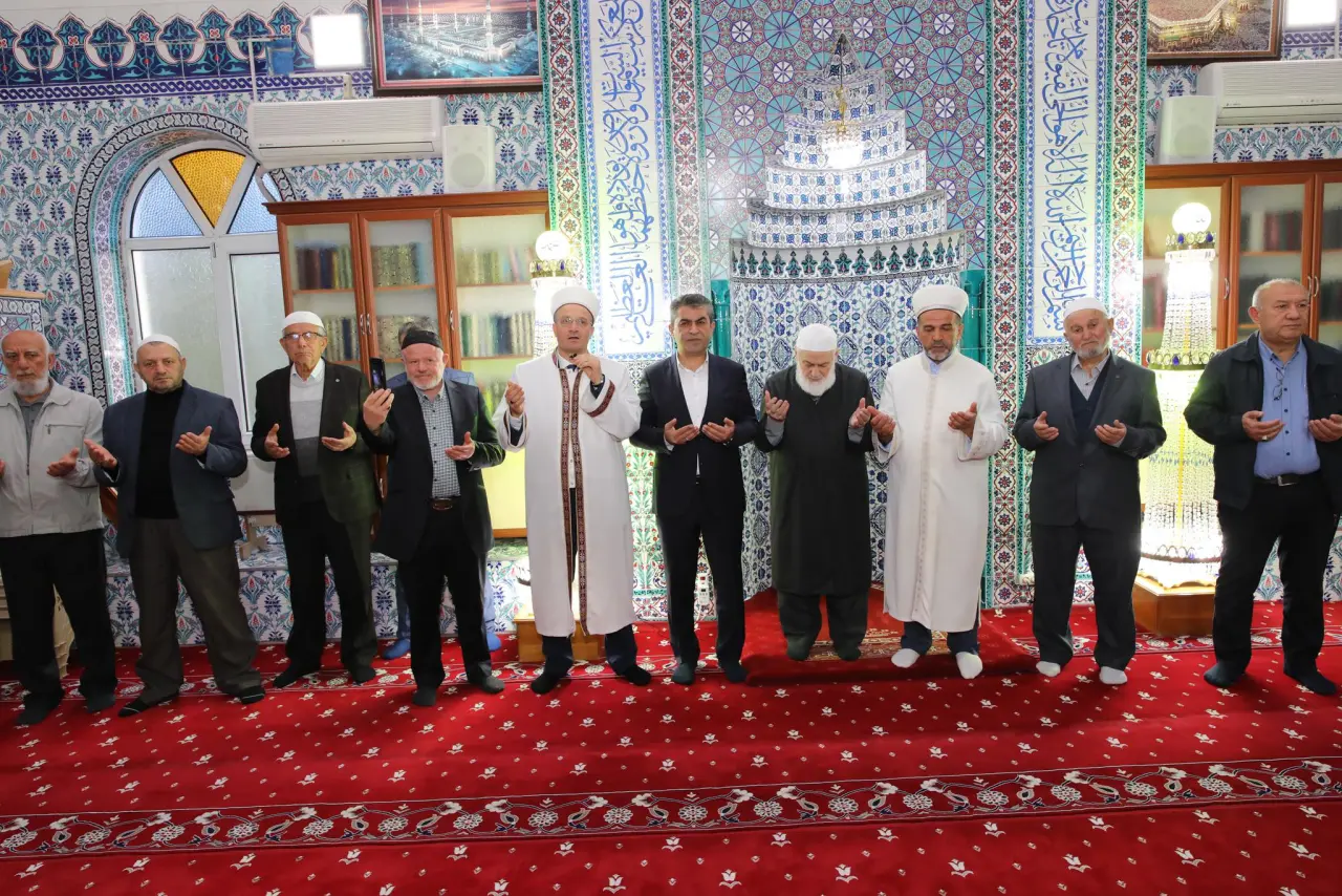 Rıfat Uzun Hacı Mustafa Camii’nde Bayram Coşkusunu Paylaştı 1