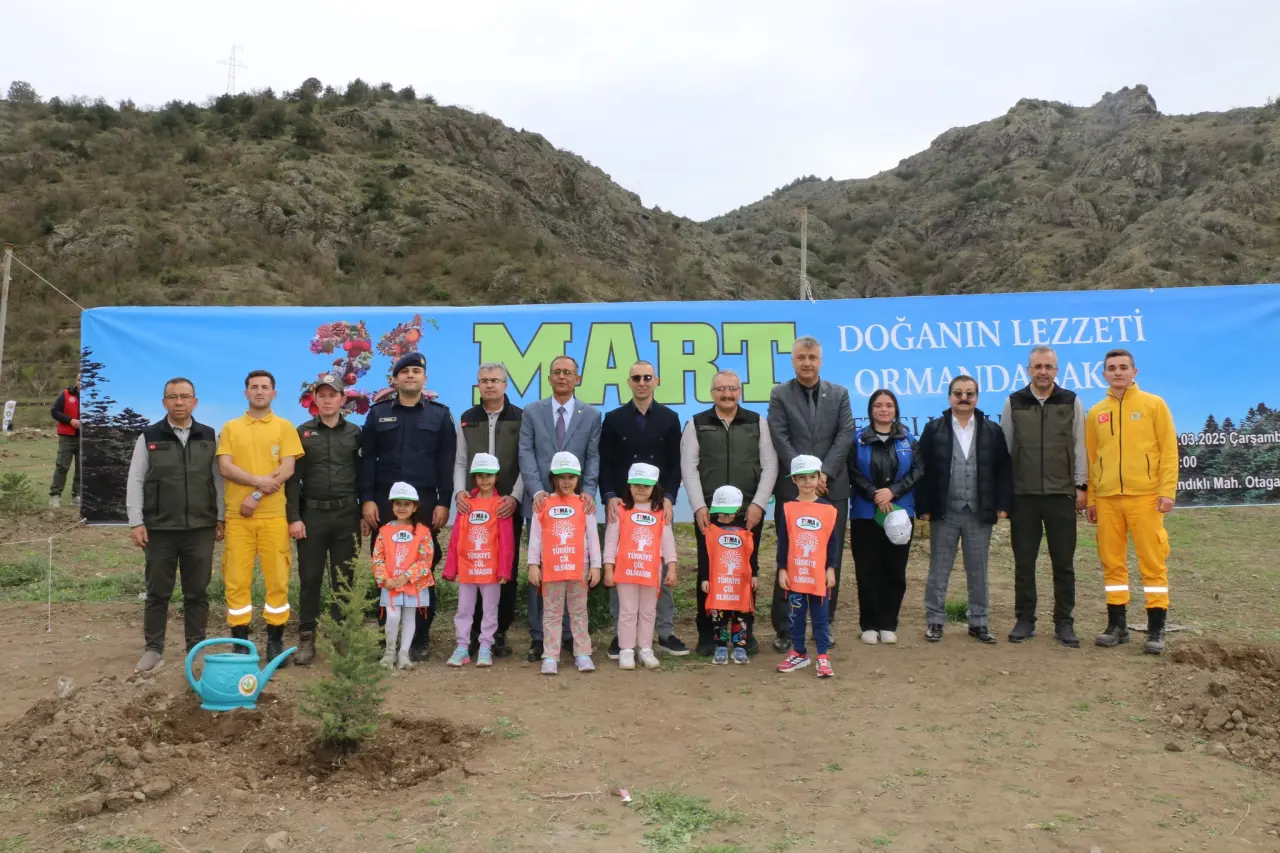 Amasya’da Minik Eller Fidanlarla Buluştu 3