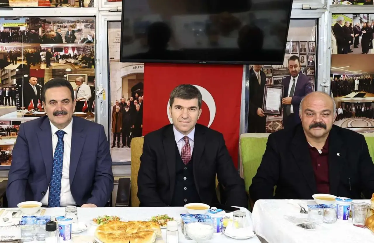 Vali Bakan Toplumun Her Kesimiyle İftarda Buluştu 2