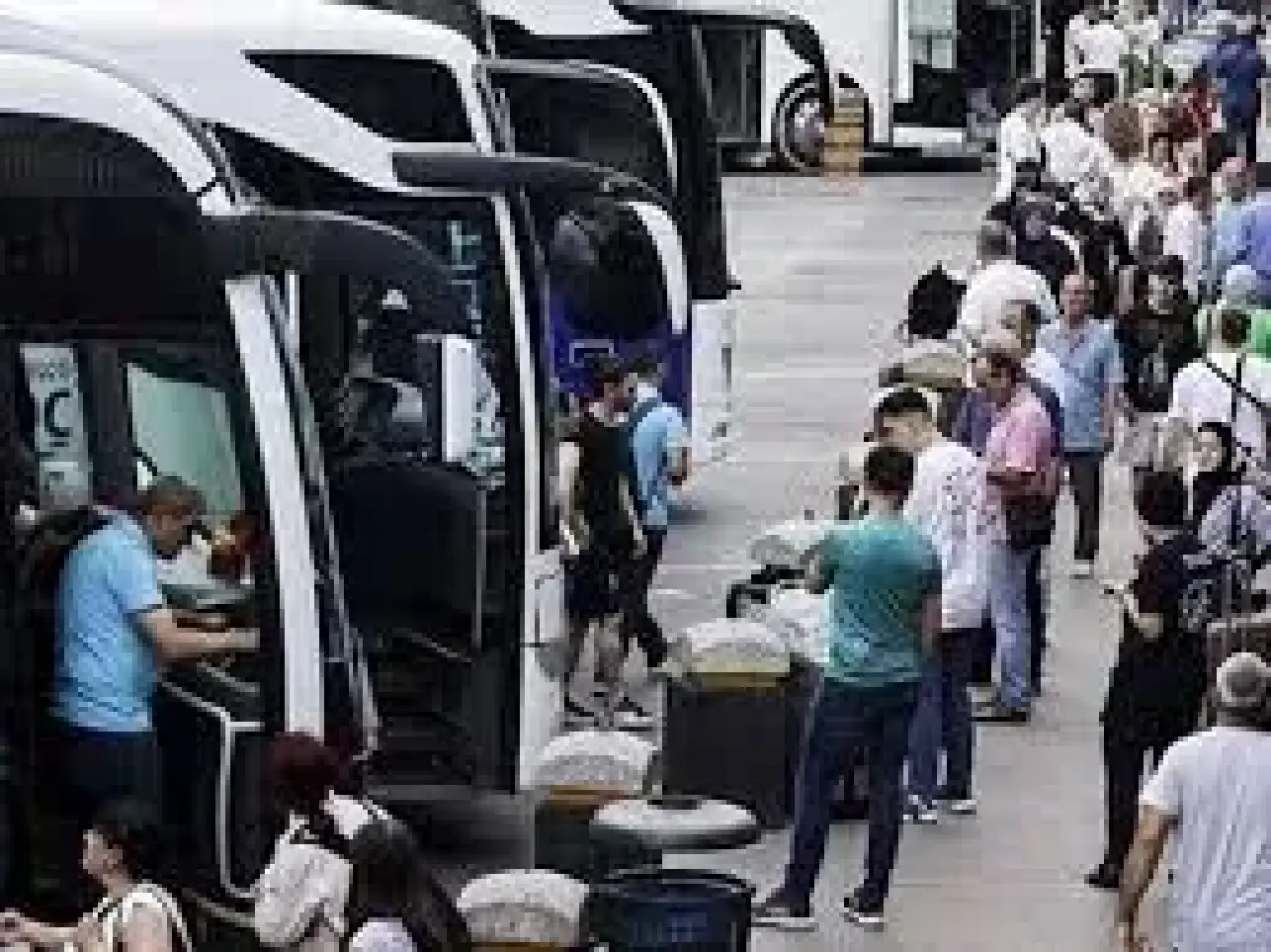 Bayramda Otobüsler Rekor Yolcu Taşıyor! 2
