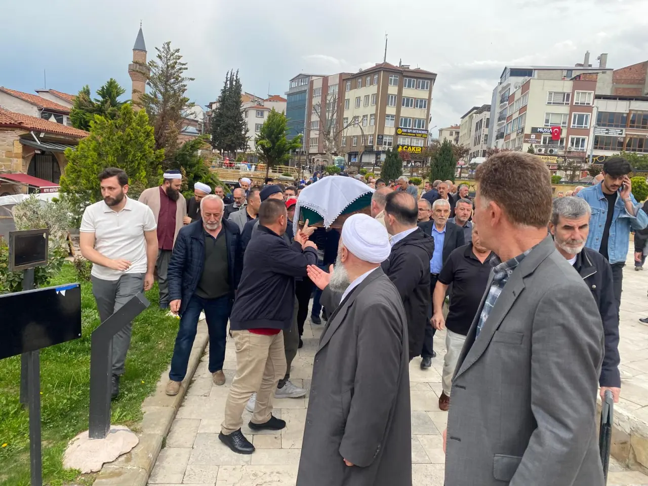 Türkan Uysal Son Yolculuğuna Uğurlandı 2
