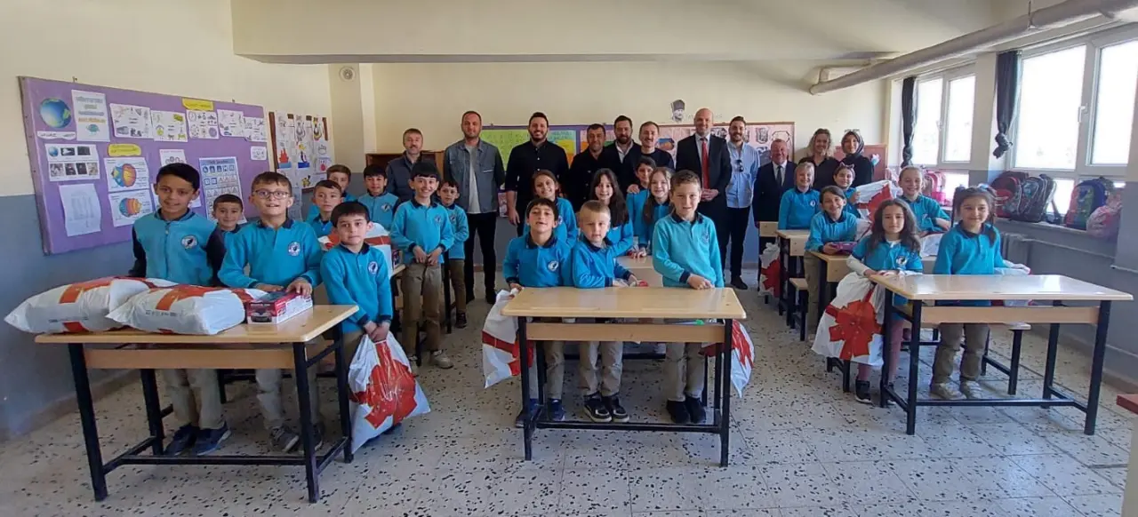 “Sen Mutlu Ol Yeter” Projesi Gümüşhacıköy'de Köy Çocuklarının Yüzünü Güldürdü 4