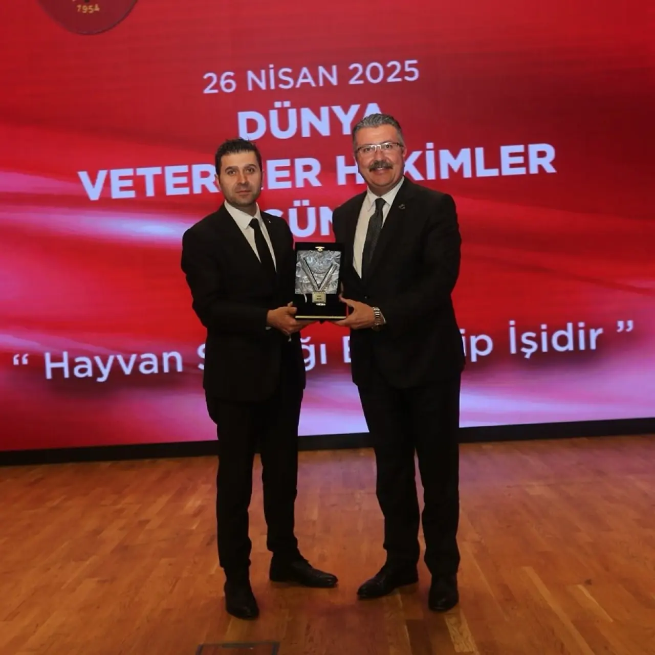 Dünya Veteriner Hekimler Günü'nde Alp Kargı'ya Onur 4