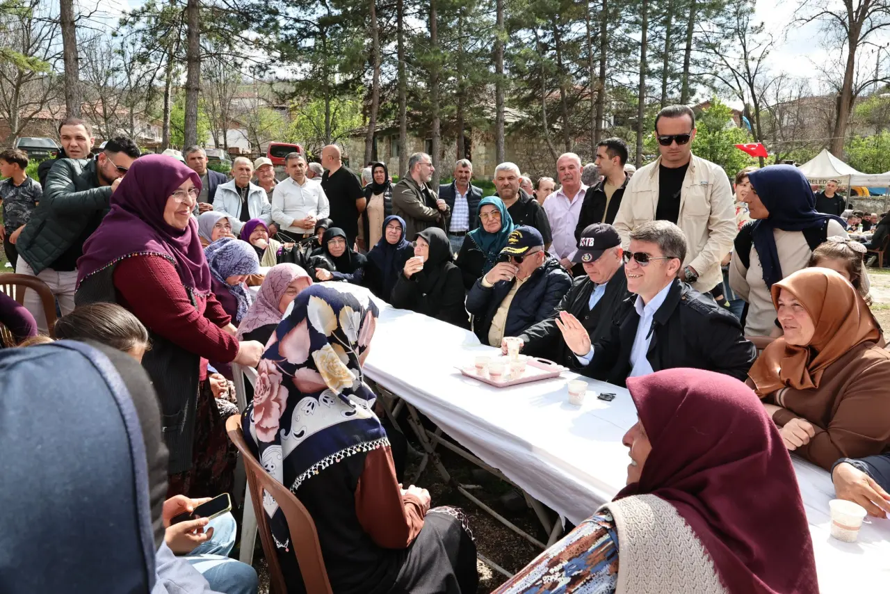 Amasya Valisi Önder Bakan Musaköy’de Vatandaşlarla Buluştu 3