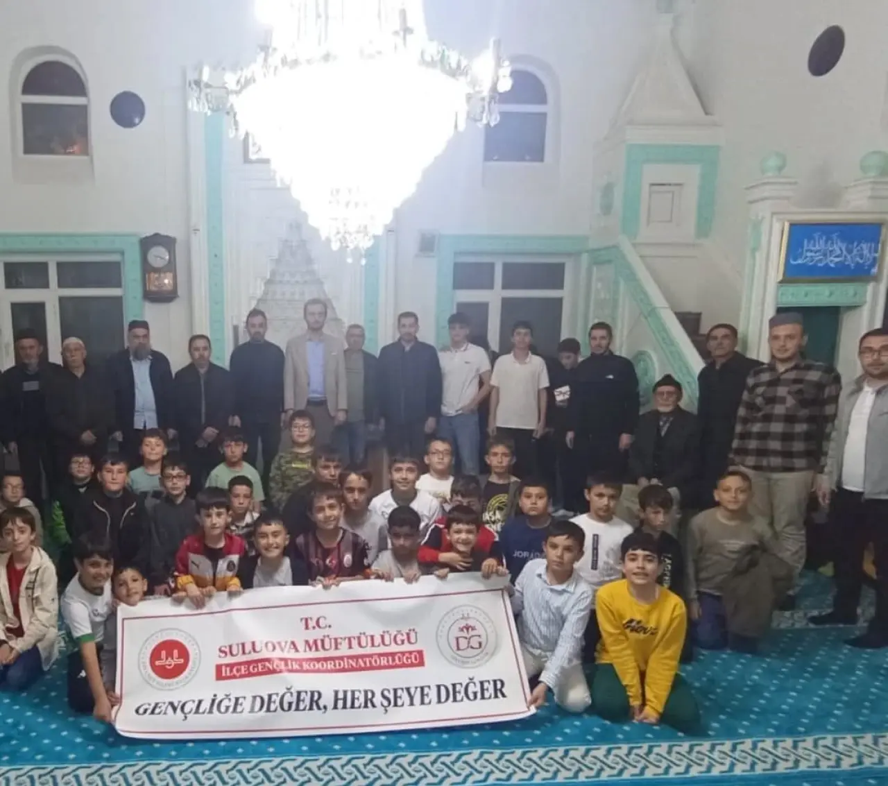 Dikilitaş Camii'nde Gençler İçin Anlamlı Buluşma: "Yatsı Namazı Gençlik Buluşması" Gerçekleştirildi 3