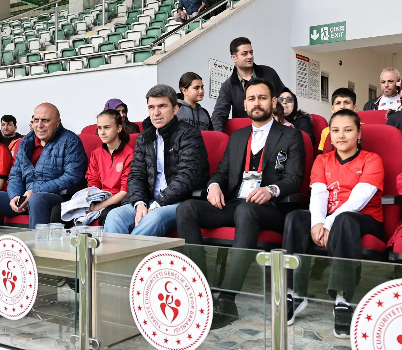 Vali Önder Bakan’dan Amasis Spor’a Tribün Desteği! 1