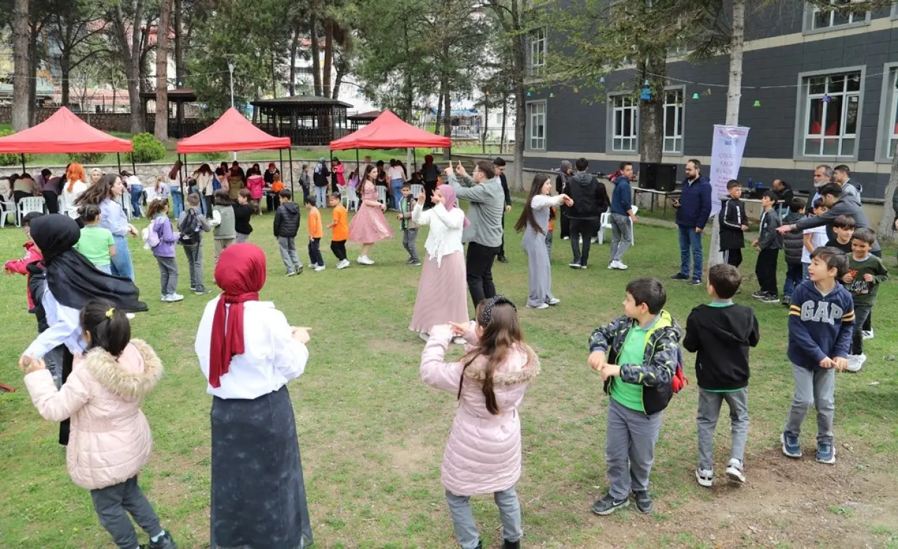 Amasya Üniversitesi’nde 23 Nisan Coşkusu: Hayal Gücü Şenliği Minik Yürekleri Buluşturdu 2