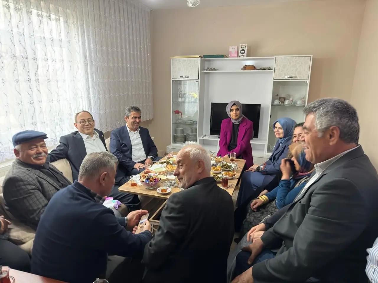 Suluova’da Samimi Ziyaret: MHP Sahada! 2