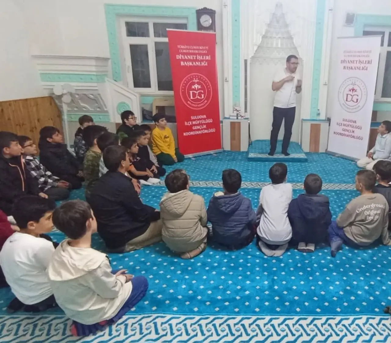 Dikilitaş Camii'nde Gençler İçin Anlamlı Buluşma: "Yatsı Namazı Gençlik Buluşması" Gerçekleştirildi 2