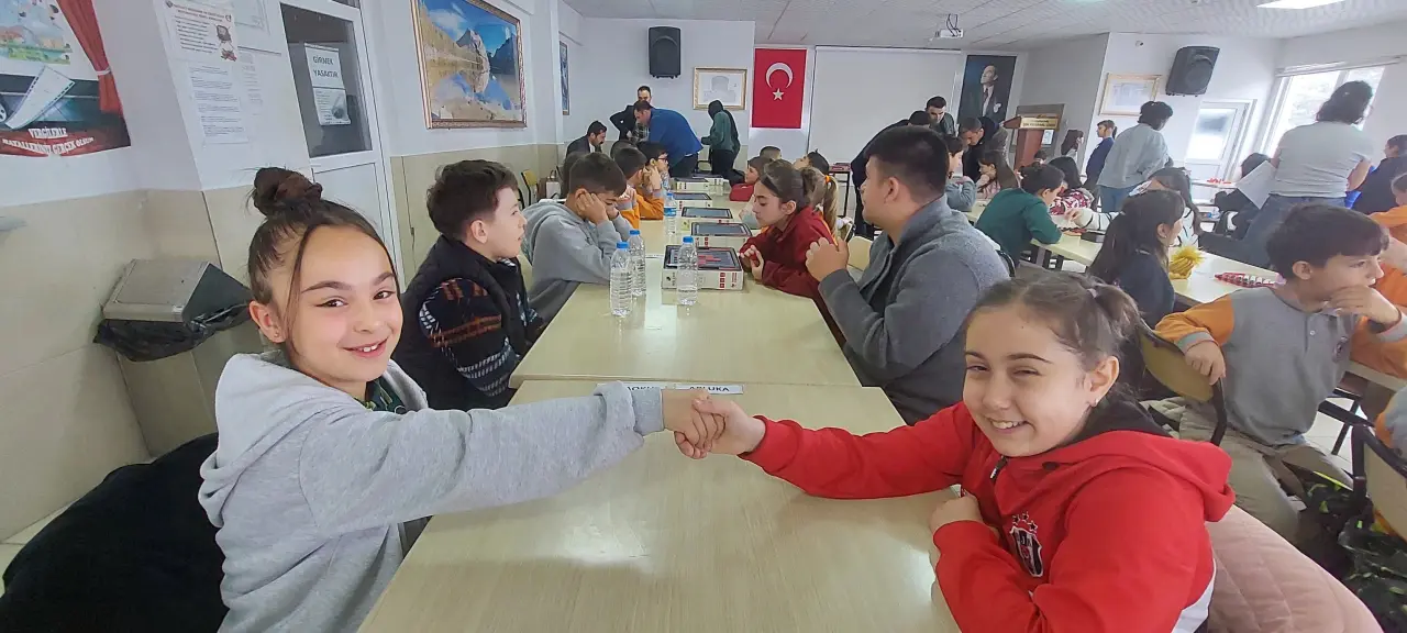 Gümüşhacıköy'de Akıl ve Zeka Oyunları Turnuvası Büyük Coşkuyla Gerçekleşti 2