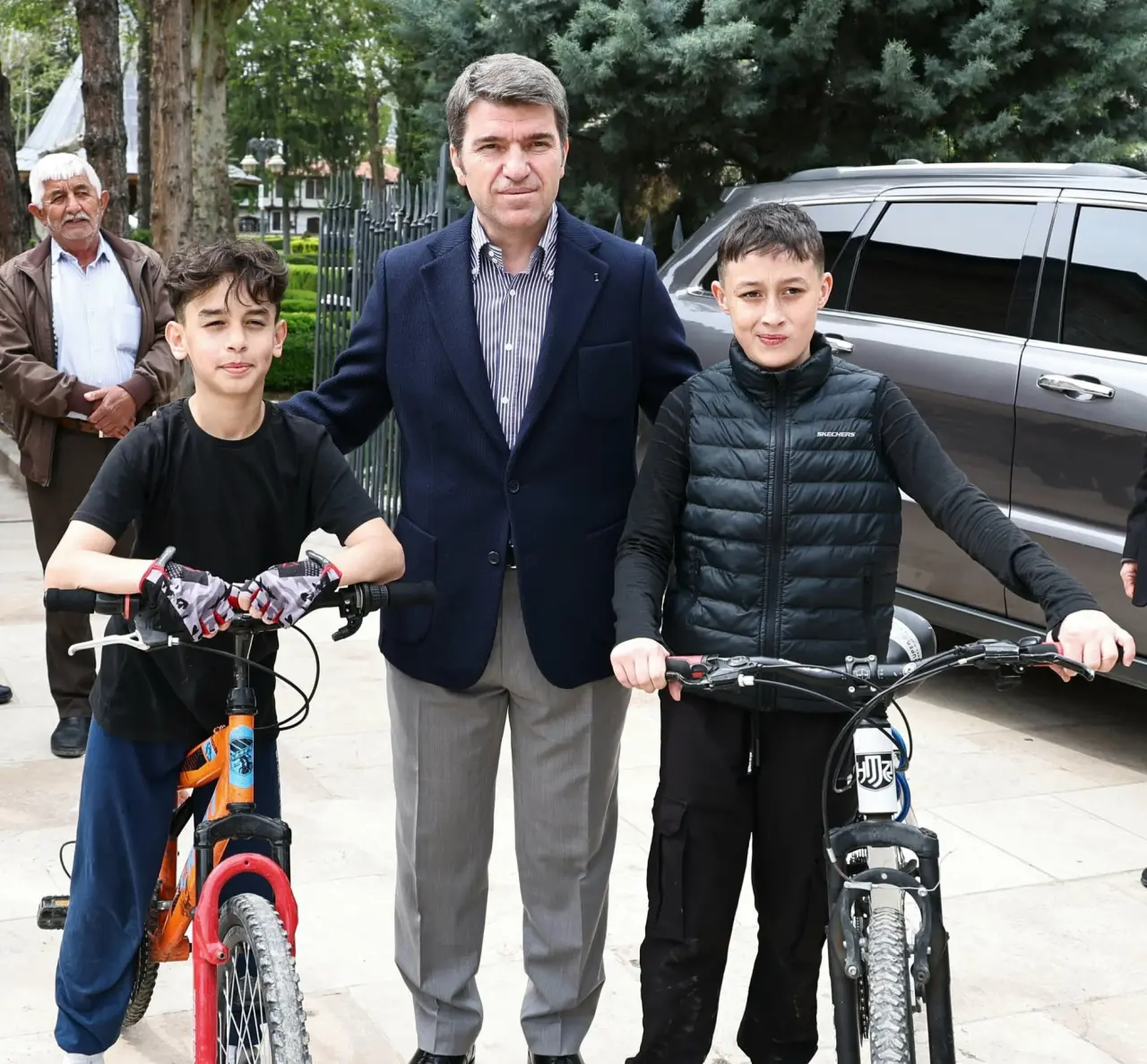 Vali Önder Bakan, Vatandaşlarla Bir Arada 2