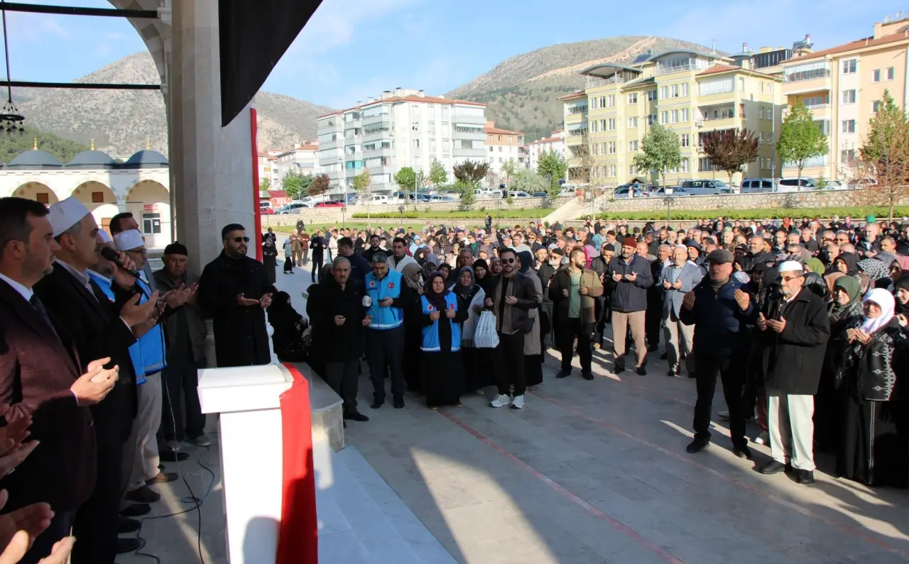 Hacı Adayları Şehzadeler Şehri Amasya’dan Dualarla Uğurlandı 1