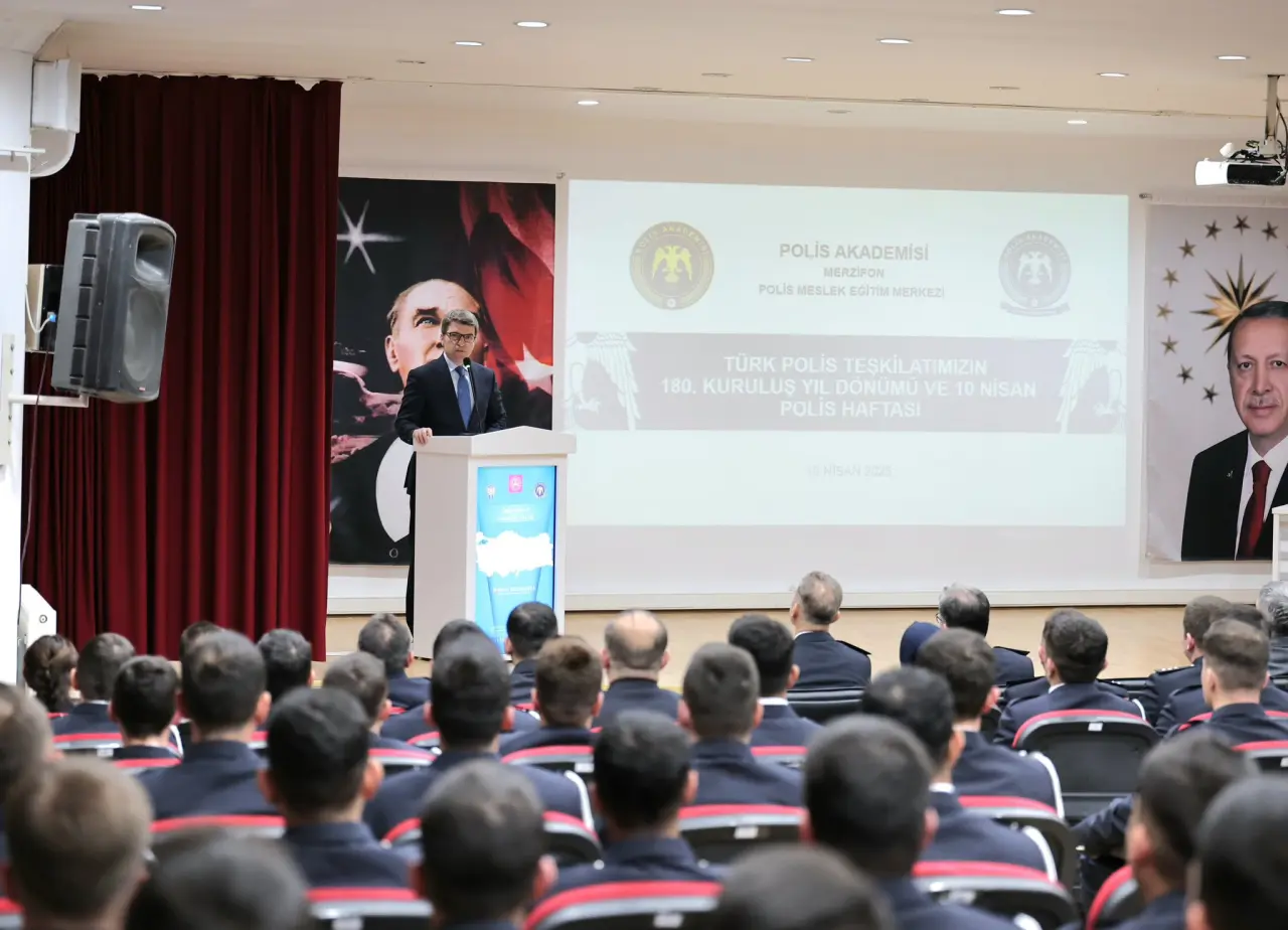 Vali Bakan Merzifon POMEM’de Geleceğin Polisleri ile buluştu 1