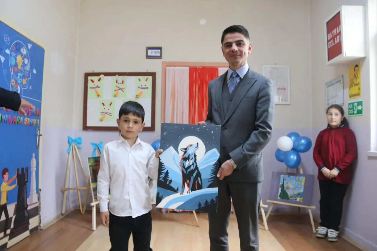 Taşova’da Eğitim ve Sanat Bir Arada: ‘Minik Eller Büyük Ustalar’ Sergisi 3