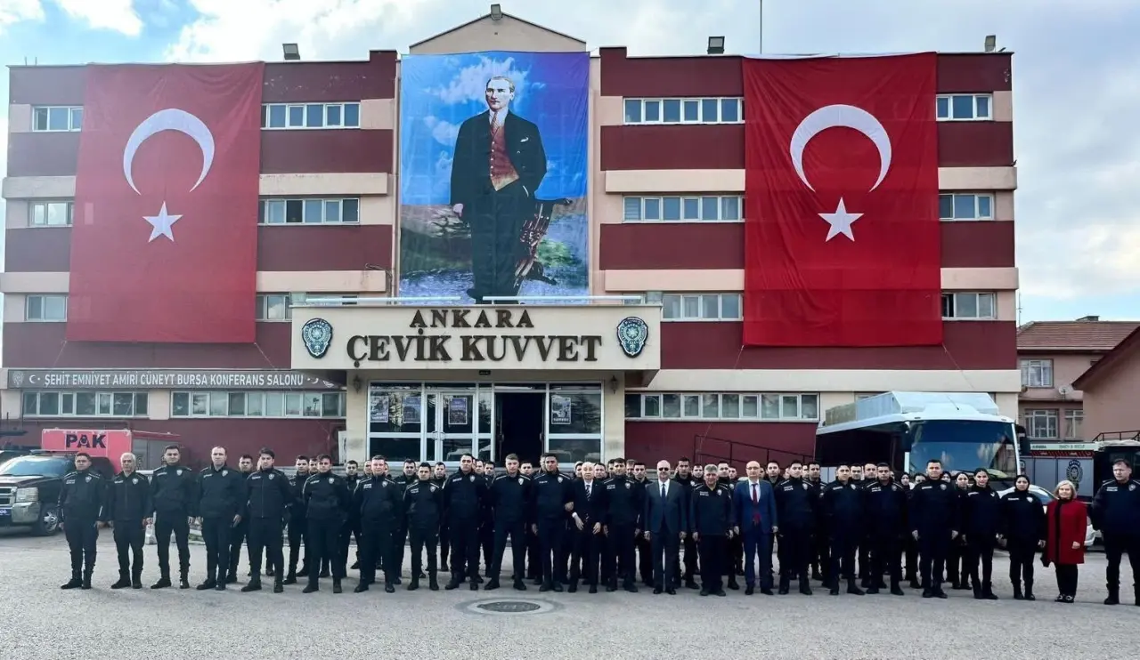 Milletvekili Ahlatcı ve 15 Temmuz Gazisi Aslan’dan Polis Haftası’na Anlamlı Ziyaret 3