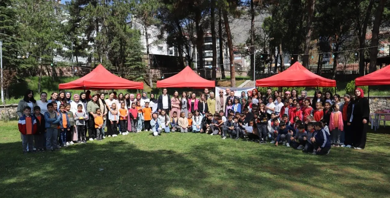 Amasya Üniversitesi’nde 23 Nisan Coşkusu: Hayal Gücü Şenliği Minik Yürekleri Buluşturdu 4