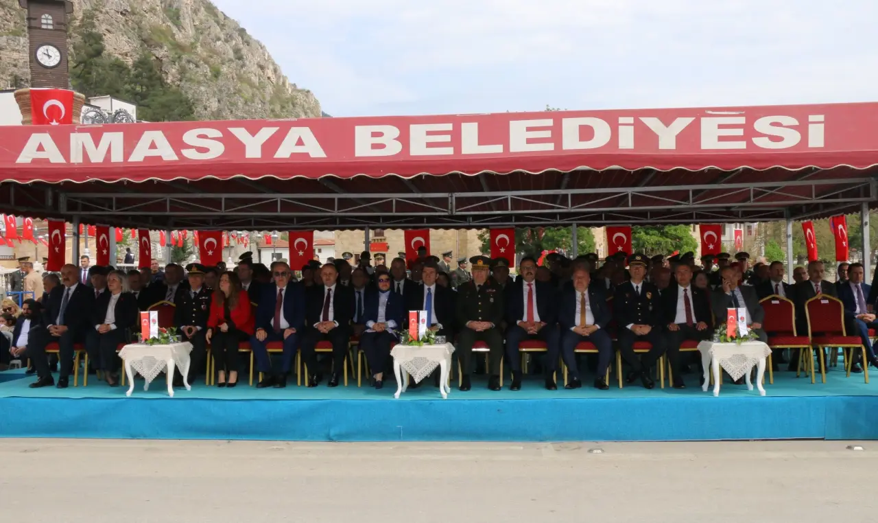 Amasya’da 23 Nisan Coşkusu Yavuz Selim Meydanı’nı Sardı 2
