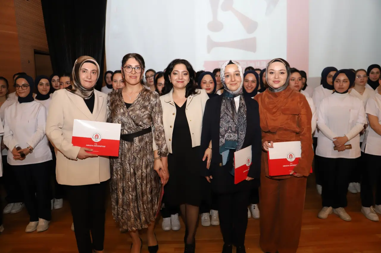 Amasya Üniversitesi’nde Ebelik Bölümü Fetoskop Teslim Töreni Düzenlendi 1
