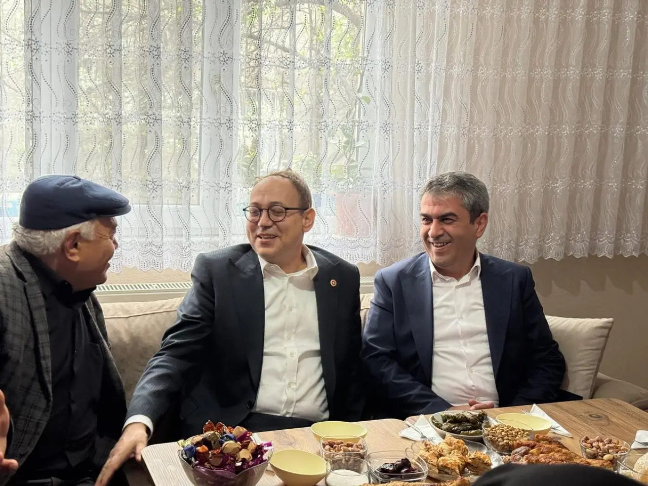 Suluova’da Samimi Ziyaret: MHP Sahada! 1