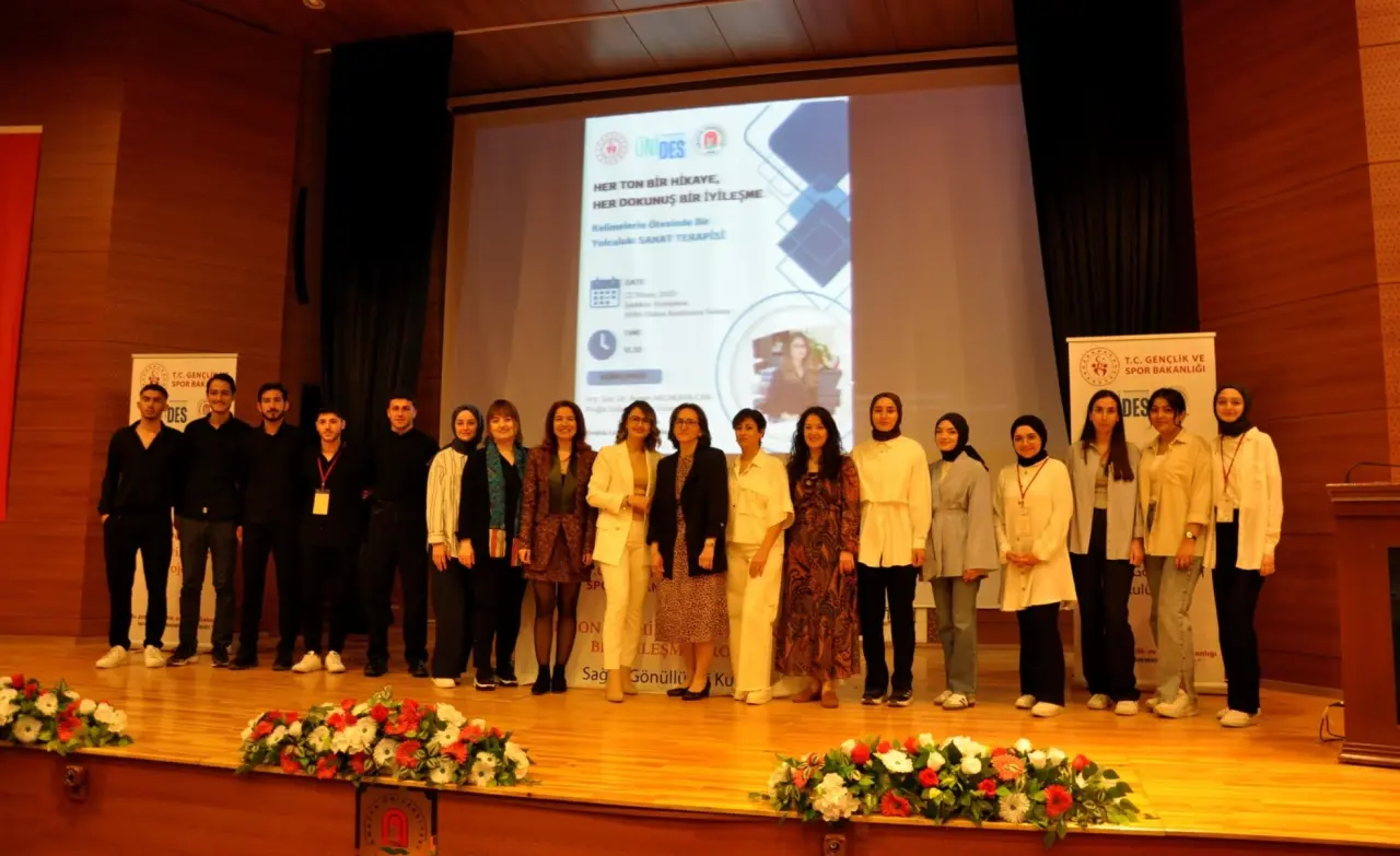 Sanatın İyileştirici Gücü ÜNİDES Programı Kapsamında Gençlerle Buluştu 1