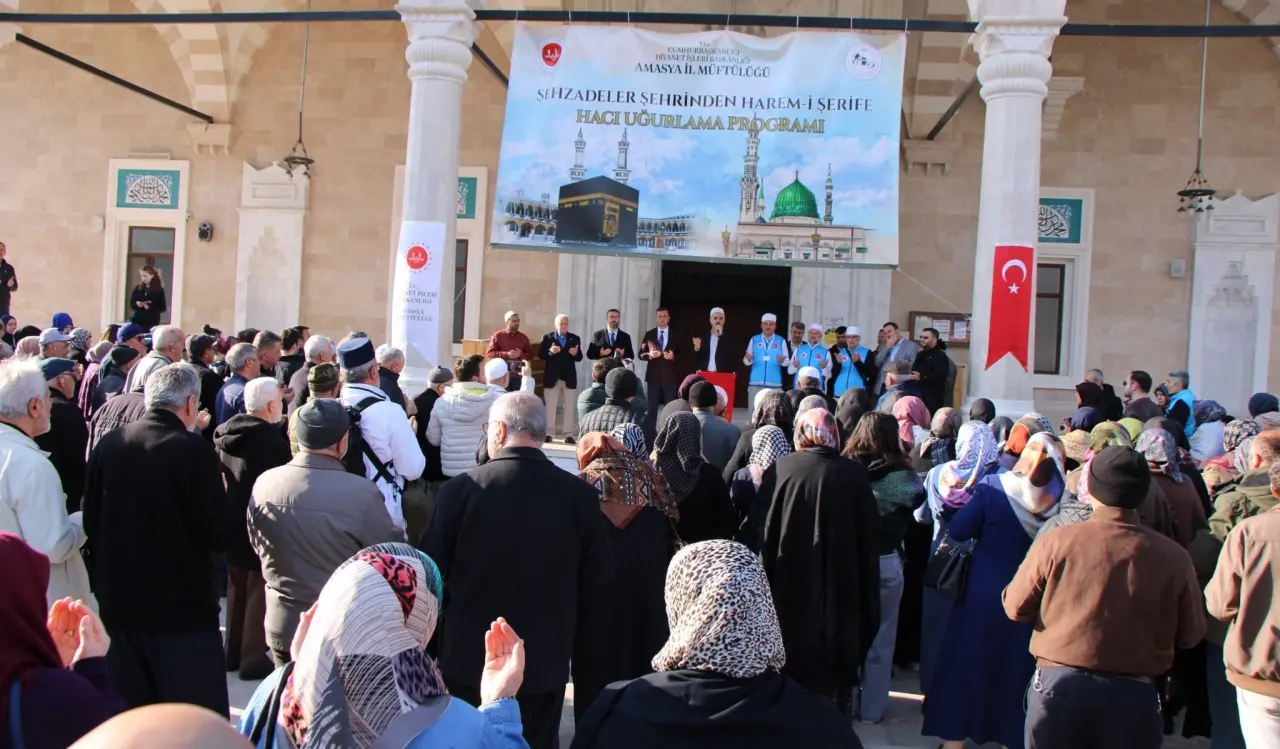 Hacı Adayları Şehzadeler Şehri Amasya’dan Dualarla Uğurlandı 3