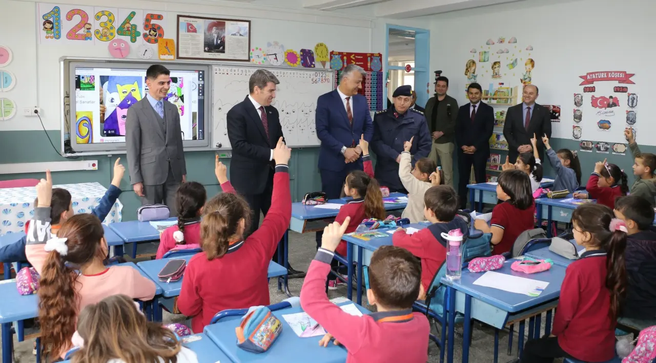 Vali Önder Bakan’dan Taşova’da Eğitime Yakın İlgi 1