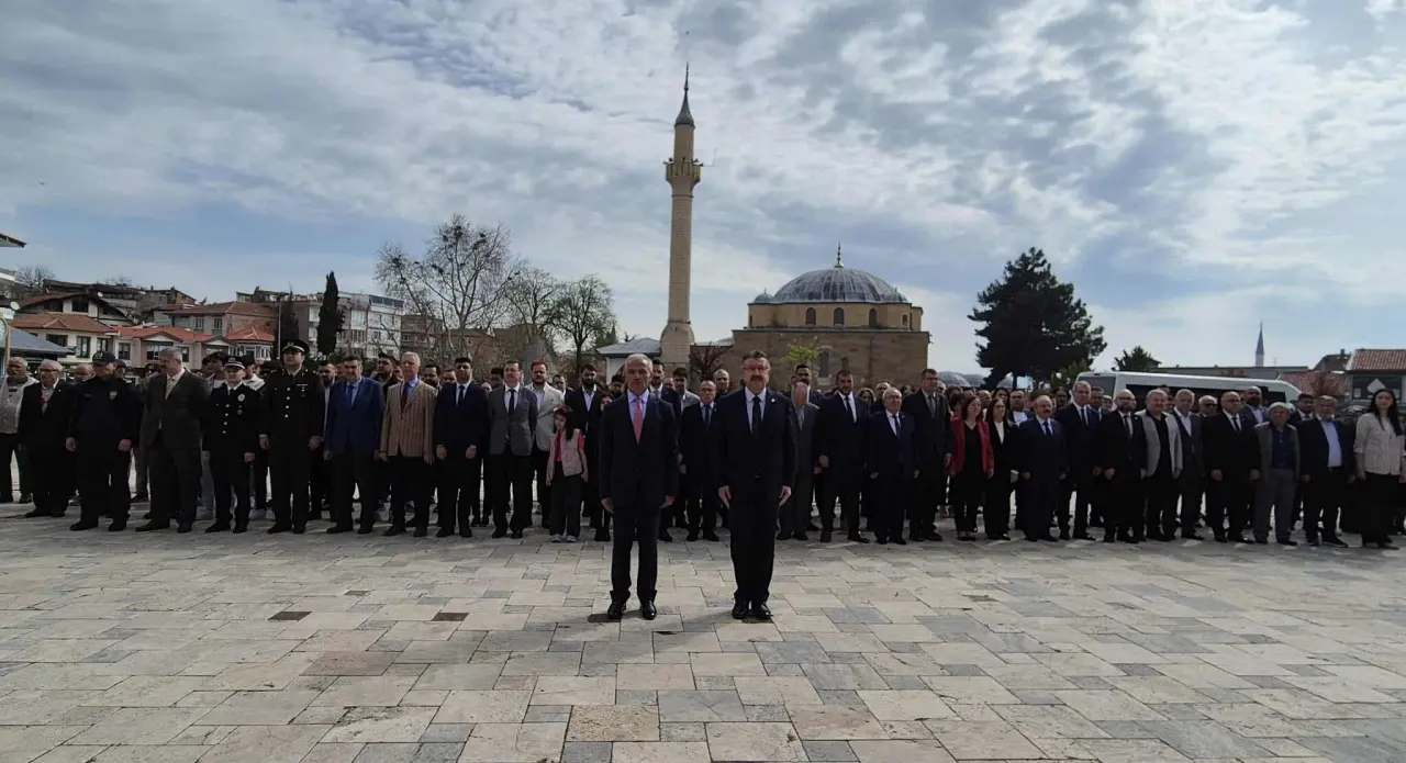 Merzifon'da 23 Nisan Coşkusu: Atatürk Anıtı'na Çelenk Sunuldu 4