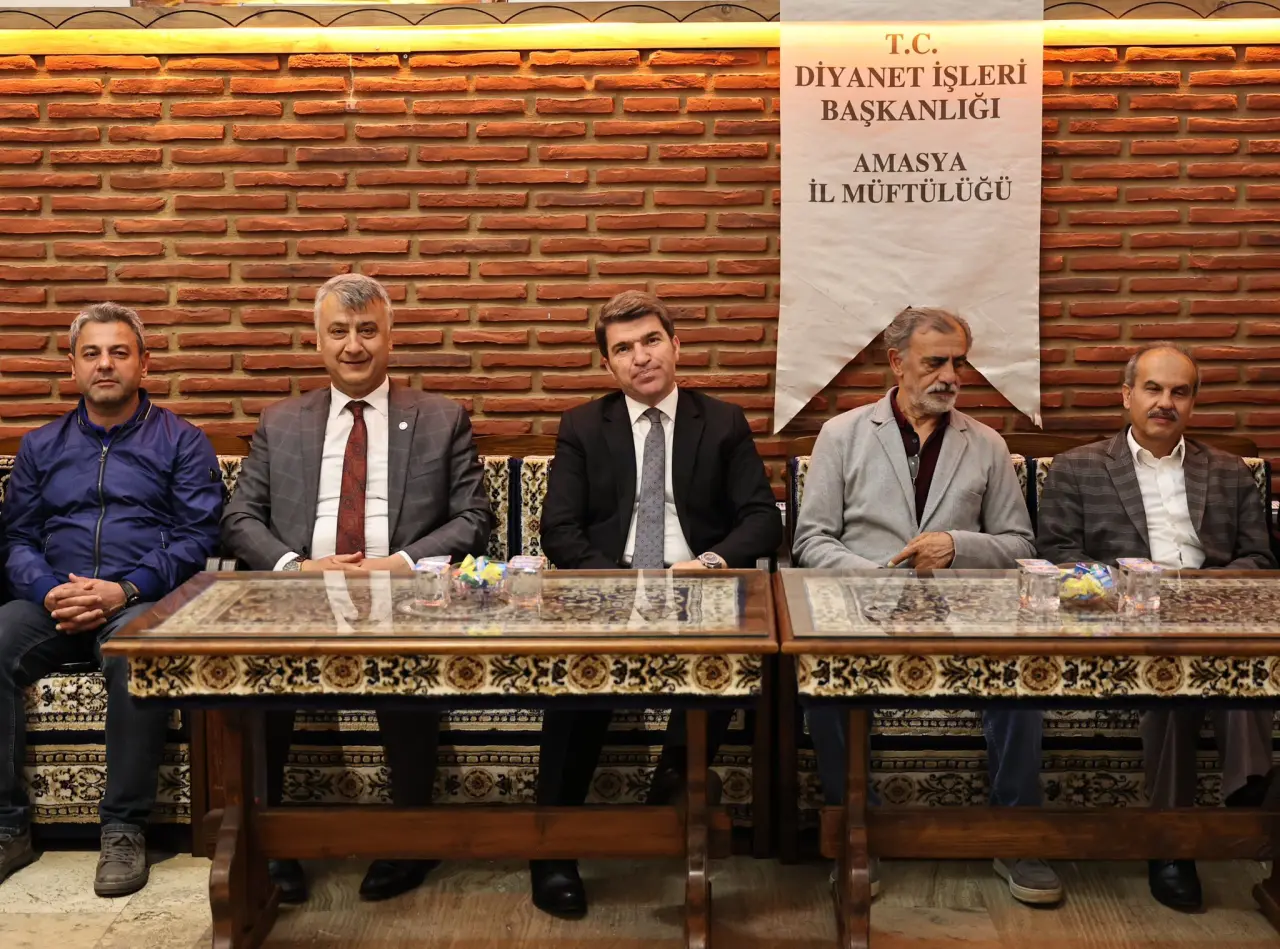 Amasya’da Kültür ve Medeniyet Söyleşisi: Mahmut Bıyıklı Eğitimcilerle Buluştu 1