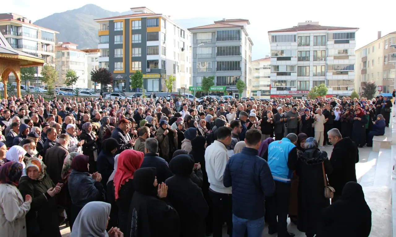 Hacı Adayları Şehzadeler Şehri Amasya’dan Dualarla Uğurlandı 2