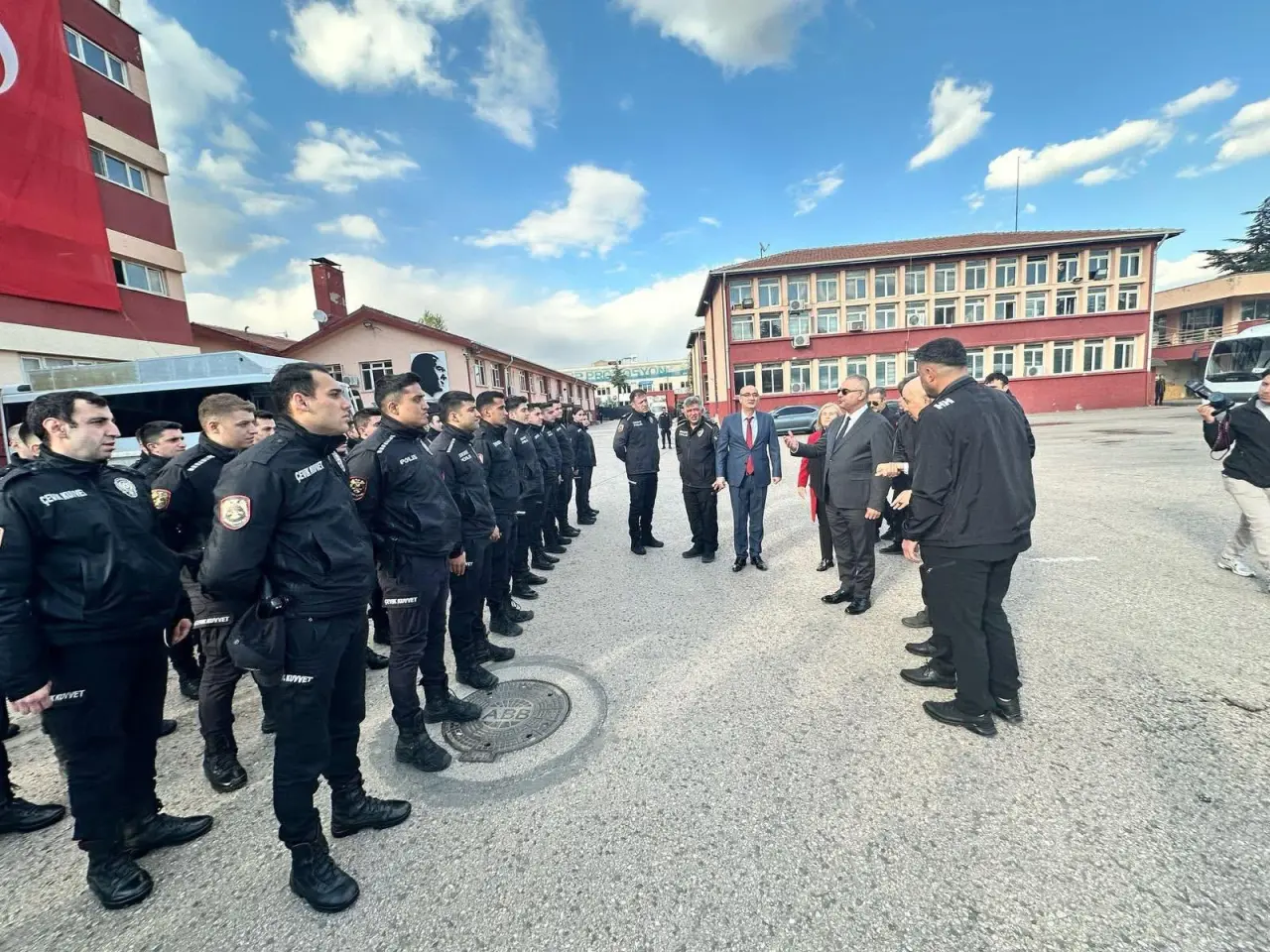 Milletvekili Ahlatcı ve 15 Temmuz Gazisi Aslan’dan Polis Haftası’na Anlamlı Ziyaret 1