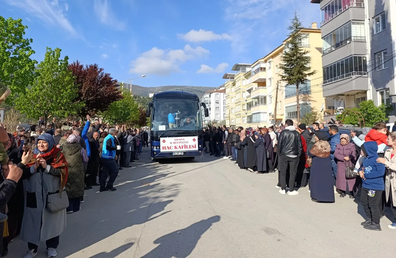 Hacı Adayları Şehzadeler Şehri Amasya’dan Dualarla Uğurlandı 4