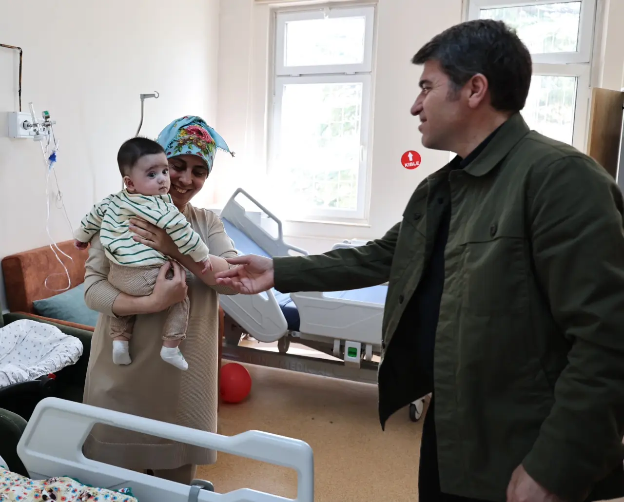 Vali Bakan'dan Hastanedeki Çocuklara Bayram Morali! 5