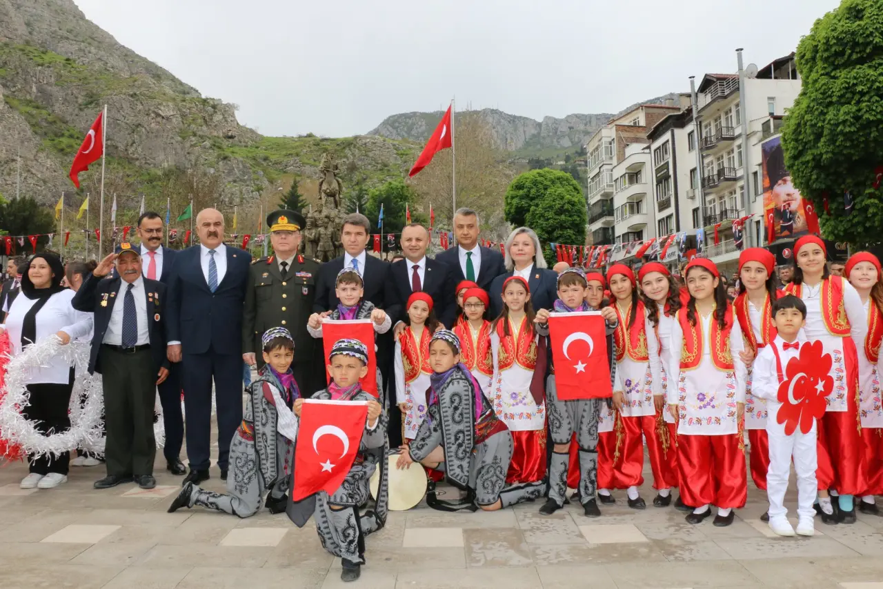 Amasya’da 23 Nisan Coşkusu Yavuz Selim Meydanı’nı Sardı 3