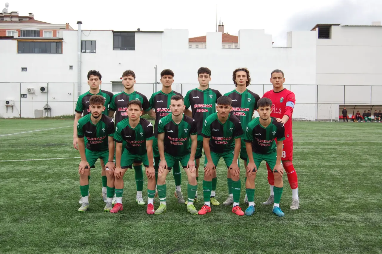 Hakemin Öne Çıktığı Maçı Samsun Türk Telekom Farklı Kazandı: 4-1 2