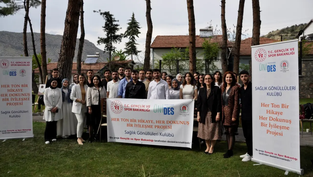 Sanatın İyileştirici Gücü ÜNİDES Programı Kapsamında Gençlerle Buluştu 3