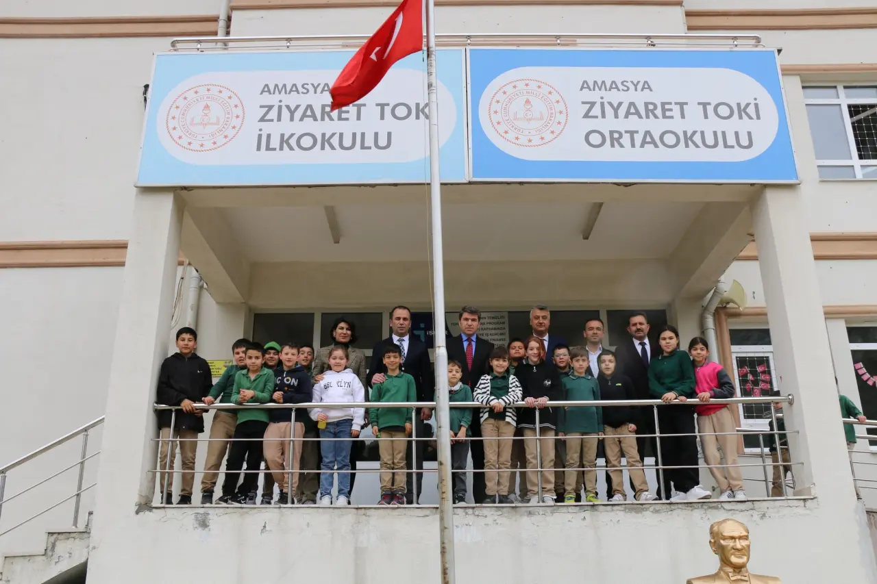 Vali Önder Bakan’dan Minik Öğrencilere Ziyaret: Eğitim Faaliyetlerini Yerinde İnceledi 3