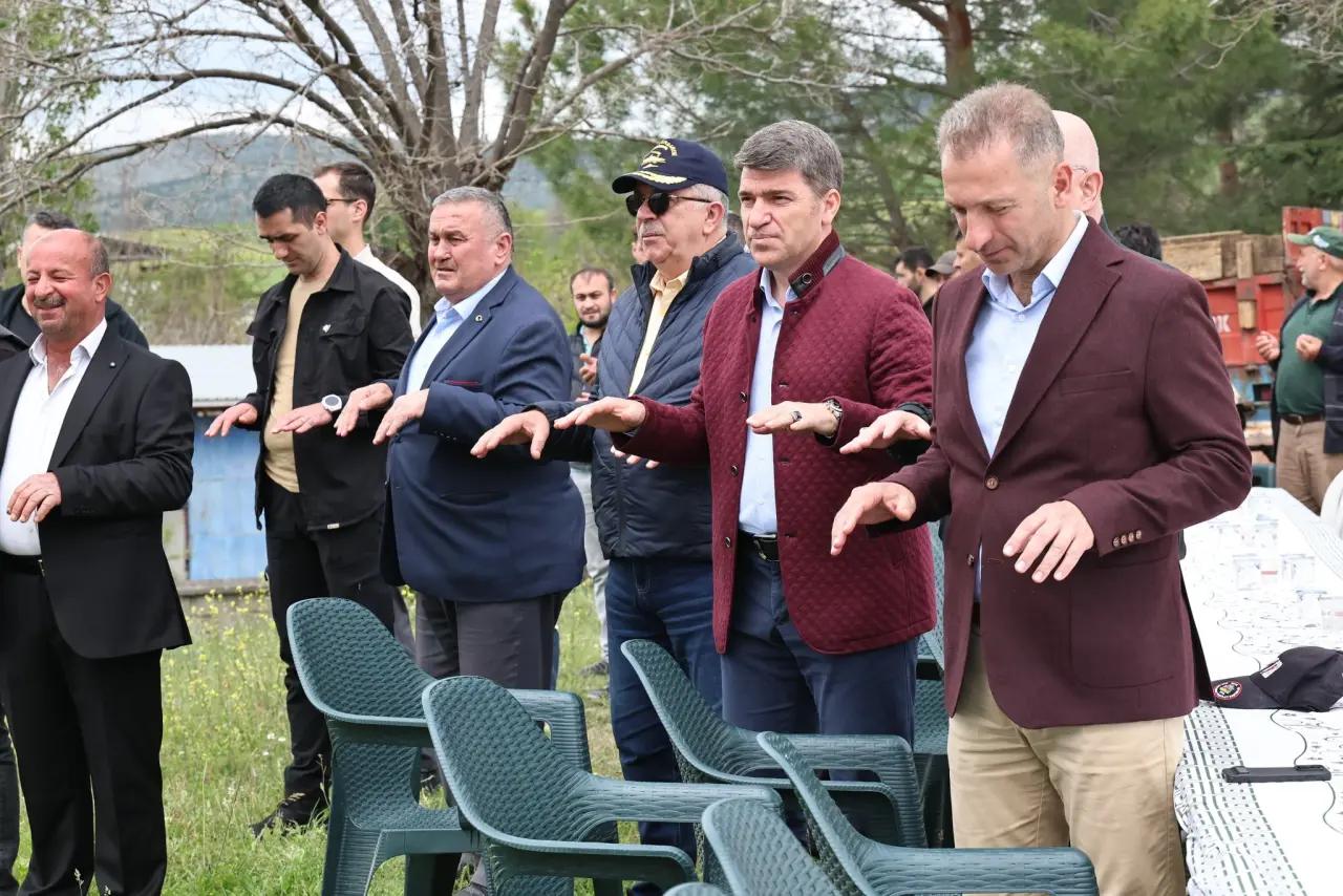 Amasya Valisi Önder Bakan, Bulduklu Köyü'nde Yağmur Duasına Katıldı 3