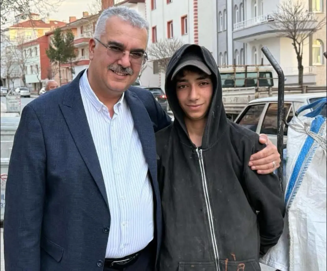 AHLATCI’DAN ÖRNEK DAVRANIŞ! 5