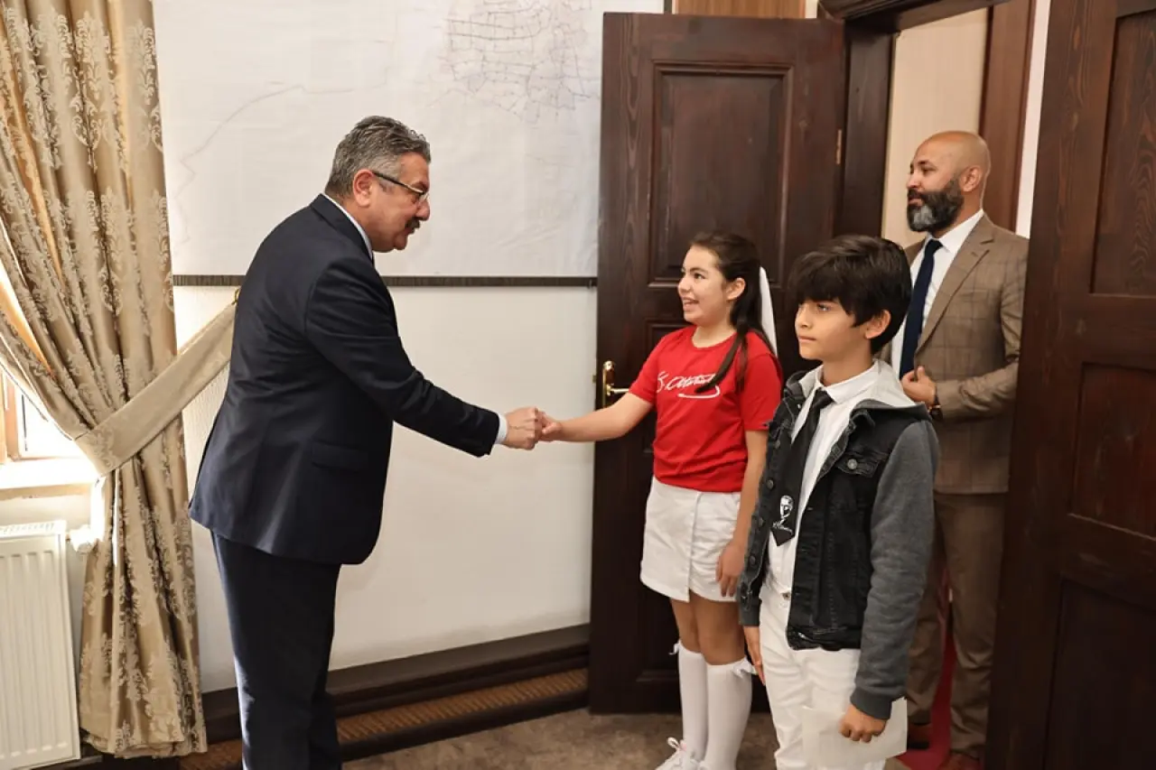 Merzifon’da Başkanlık Koltuğu Miniklere Emanet! 1