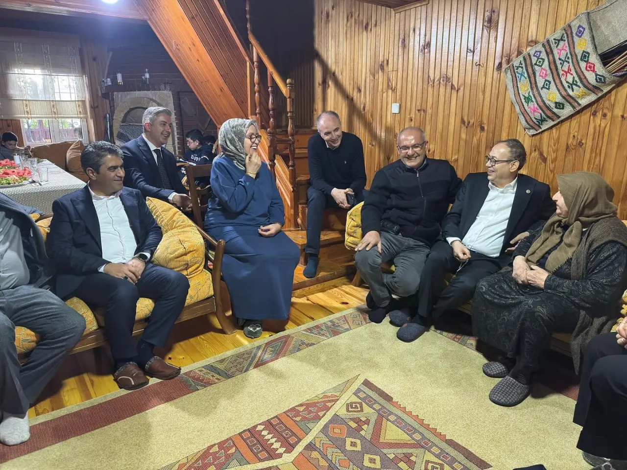 Suluova’da Samimi Ziyaret: MHP Sahada! 4