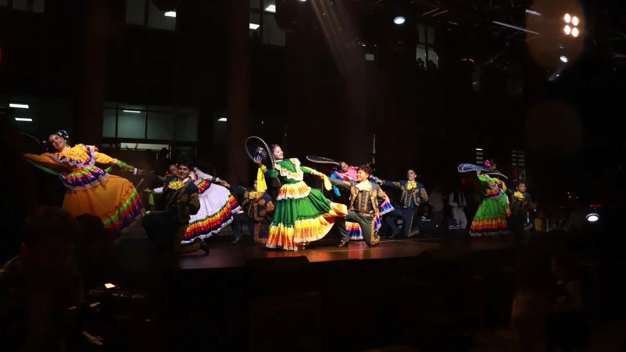 Uluslararası Amasya 23 Nisan Çocuk Halk Dansları Festivali Renkli Görüntülerle Gerçekleştirildi 2