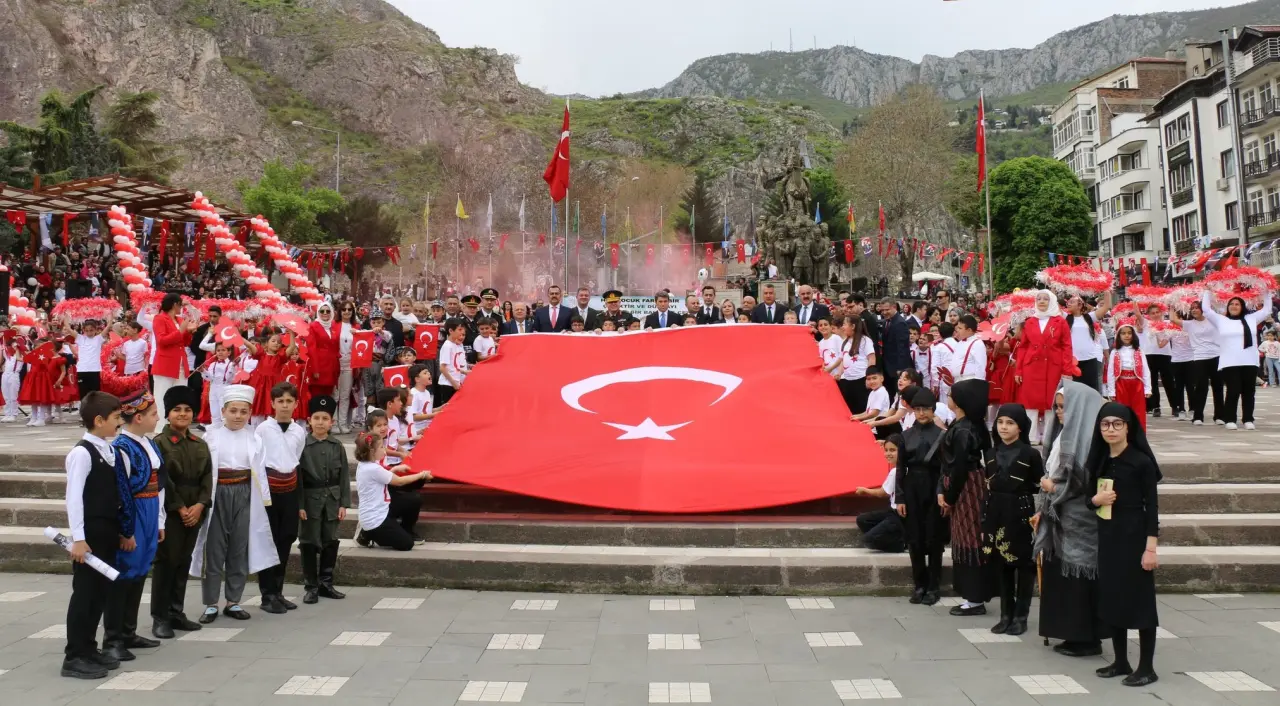 Amasya’da 23 Nisan Coşkusu Yavuz Selim Meydanı’nı Sardı 4