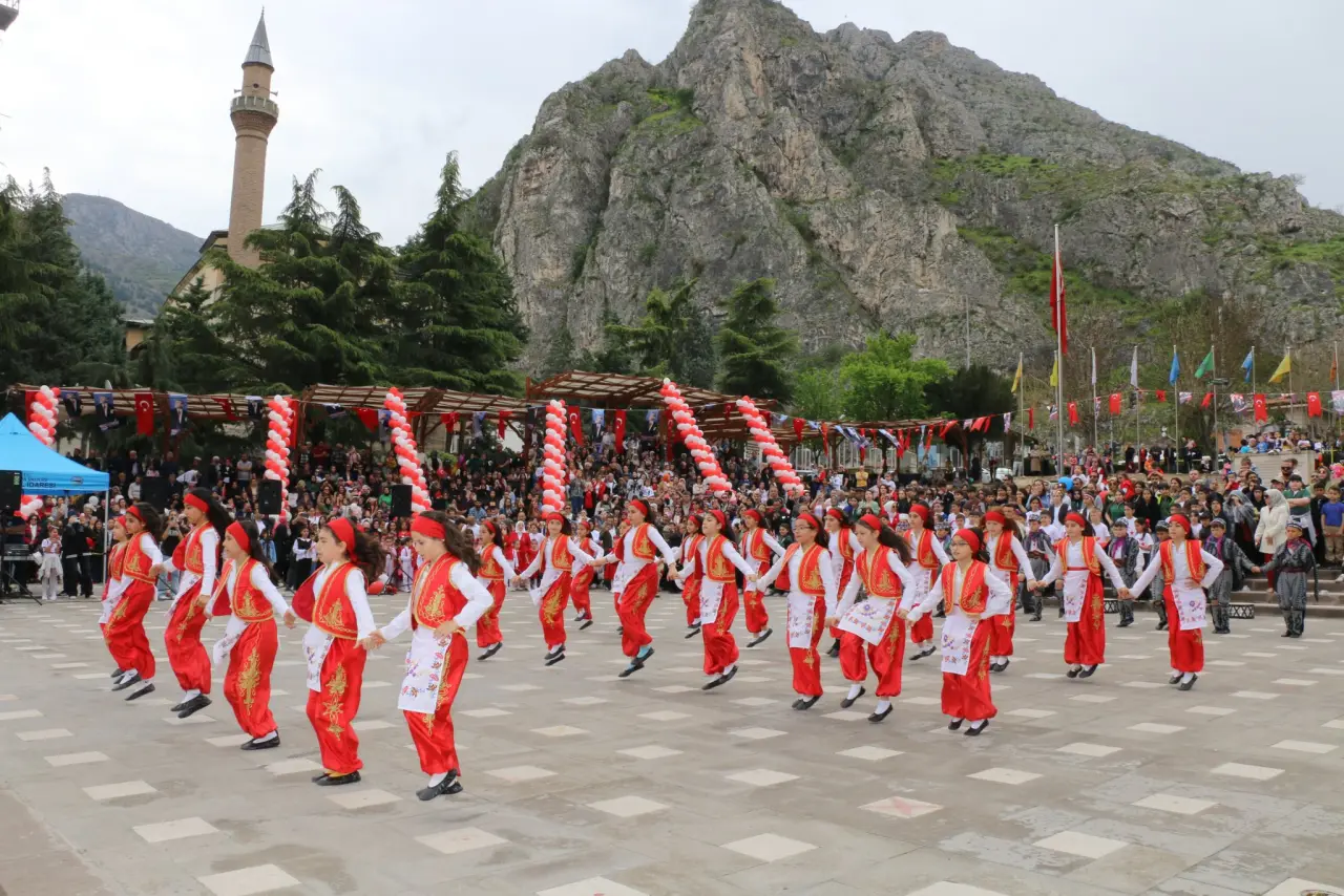Amasya’da 23 Nisan Coşkusu Yavuz Selim Meydanı’nı Sardı 1