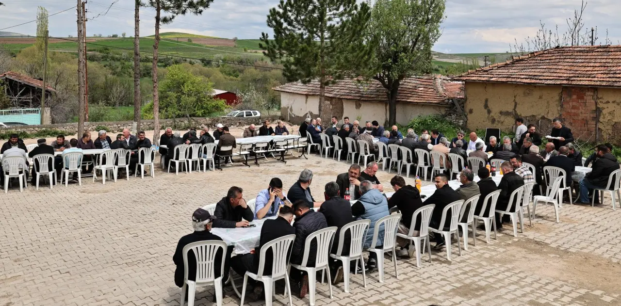 Bakan ve İpek İlgazi Köyü’nde Vatandaşlarla Buluştu 2