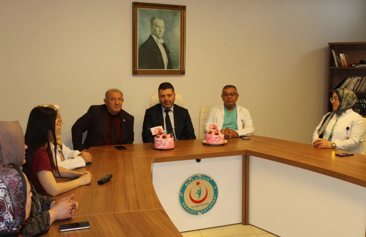Suluova Devlet Hastanesi’nde Ebeler Haftası’na Özel Pasta Kesildi 1