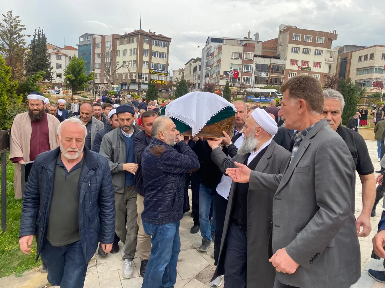 Türkan Uysal Son Yolculuğuna Uğurlandı 3