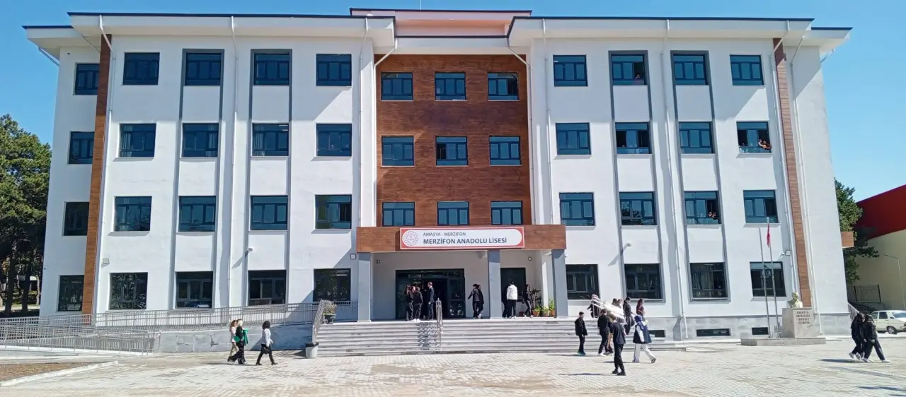 Merzifon Anadolu Lisesi’nde İlk Ders Zili Çaldı: Yeni Eğitim Yuvası Kapılarını Açtı 4
