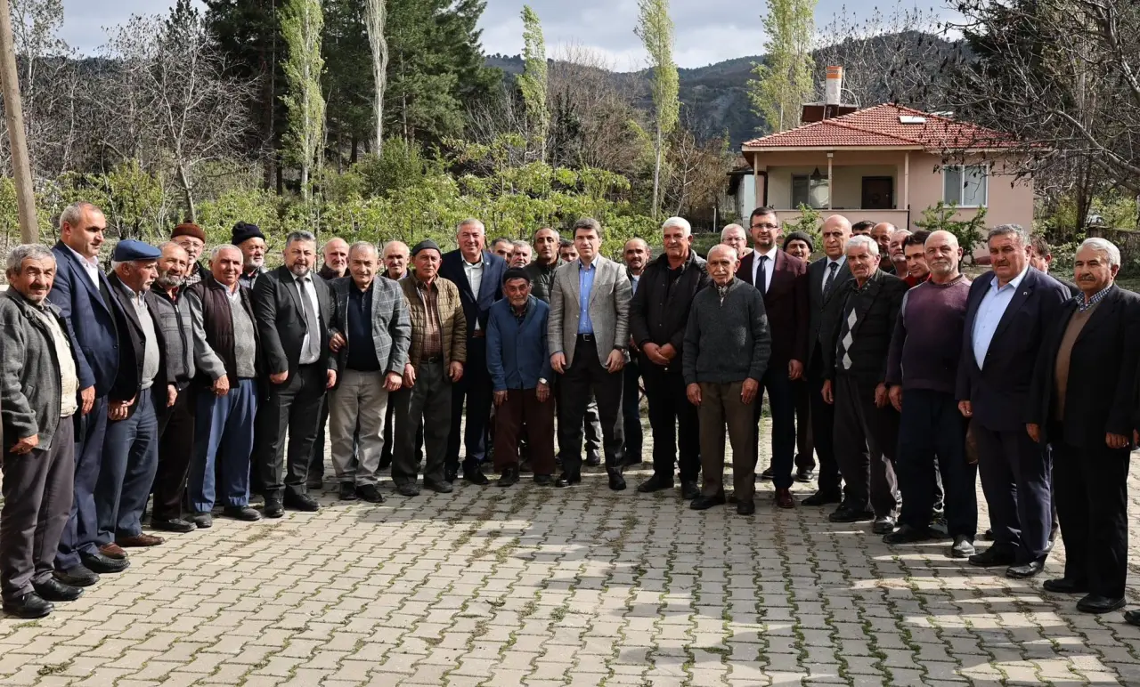 Amasya Valisi Önder Bakan Kaleköy’de Üreticilerle Buluştu: Zirai Donla İlgili Bilgilendirme Yapıldı 3