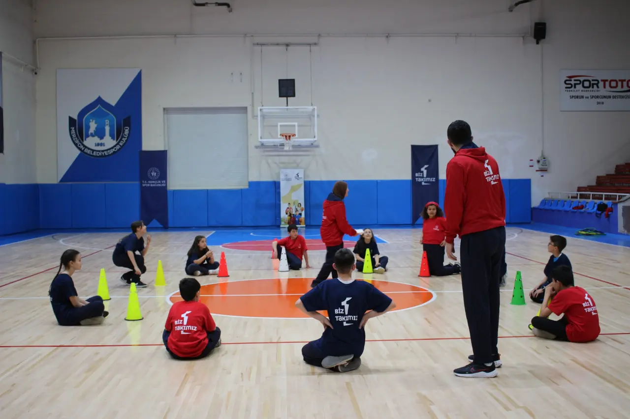 Merzifon’da Gençler Sporla Kaynaşıyor: “Biz Bir Takımız” Projesi Sürüyor 4